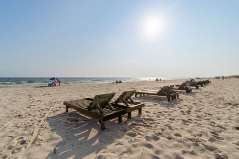 BEACH CHAIRS TO RENT
