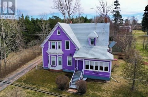 5 Bedroom heritage house on 1.5 acres of land 