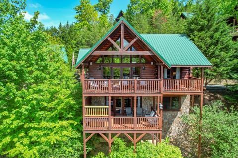 Experience cozy cabin charm with panoramic mountain views—ideal for family getaways and group vacations year-round.