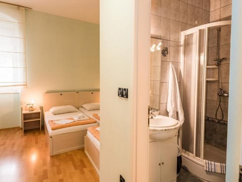 12 bedrooms, free WiFi