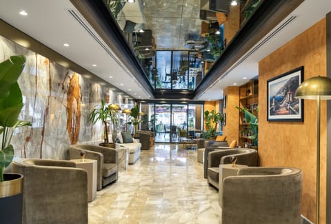 Lobby lounge