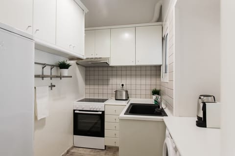 Standard Apartment | Private kitchen | Fridge, oven, stovetop, espresso maker