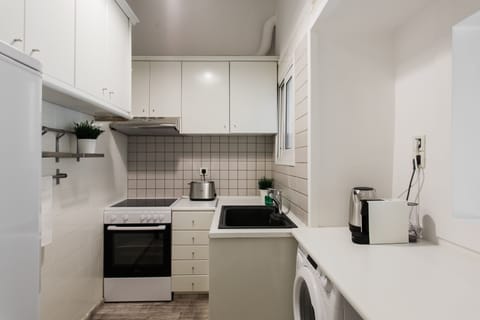 Standard Apartment | Private kitchen | Fridge, oven, stovetop, espresso maker