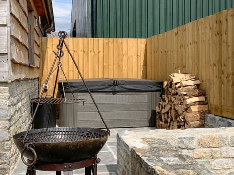 Hot tub | The Stables - Spring Gardens, Babcary, near Somerton