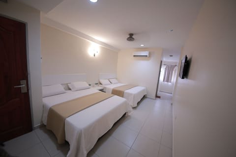 Family Room | Desk, free WiFi, bed sheets