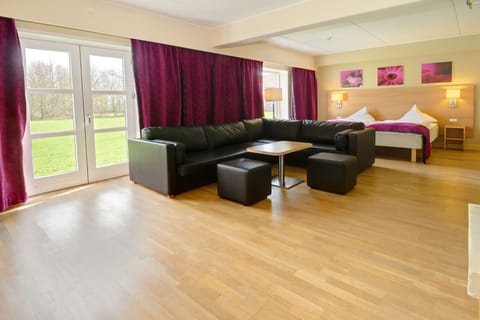 Junior Suite | Iron/ironing board, free cribs/infant beds, free WiFi, bed sheets
