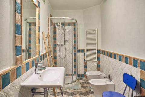 Superior Double or Twin Room | Bathroom | Shower, free toiletries, hair dryer, bidet