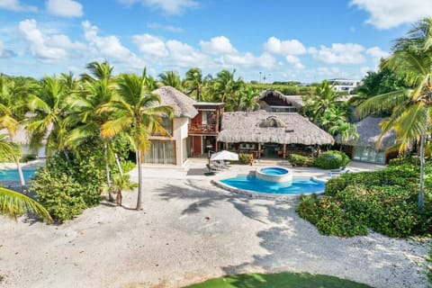 Caleton Villa 16: Golf & ocean view, full staff, pool, Jacuzzi & Eden Roc Beach Club