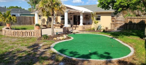putting green backyard