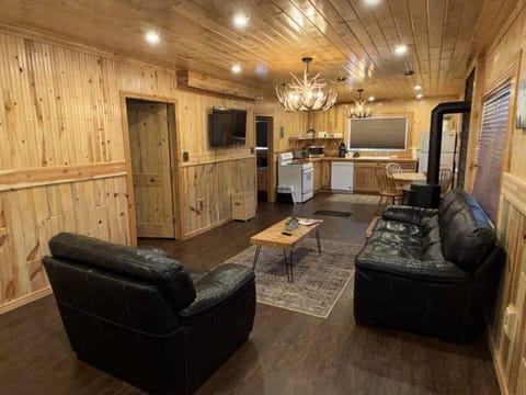 2 Bedroom Family Suite at Bellamy's Haus | WiFi (free), individually decorated, individually furnished, bed sheets