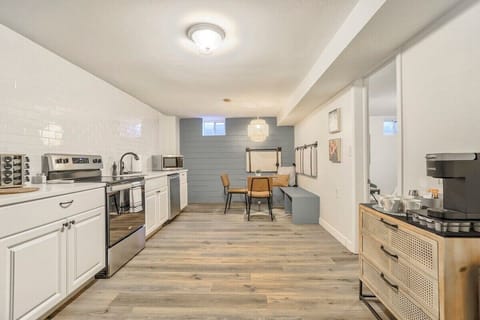 Open layout between the kitchen and a breakfast nook, brew yourself a cup of coffee and enjoy cooking from the comfort of home!