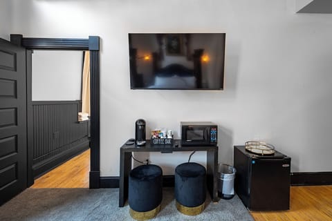 Superior Room, 1 King Bed, Refrigerator & Microwave | Premium bedding, individually decorated, individually furnished