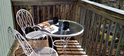 Enjoy your morning coffee or tea while listening to the birds chirp!