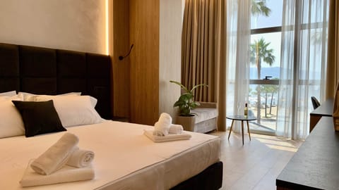 Panoramic Quadruple Room | Frette Italian sheets, premium bedding, down comforters, pillowtop beds