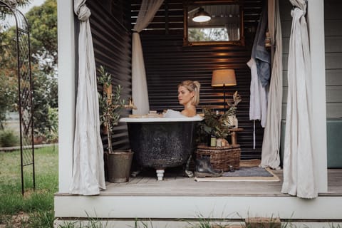 Bathe under the stars 