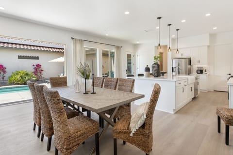 Indoor dining for 8 plus additional seating for 4 at the kitchen island