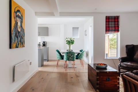 Wonderful open plan living with multi aspect natural light