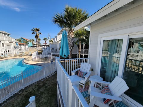 "Amazing pool acess"