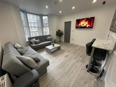 Superior Suite, Private Bathroom (Spa Bath) | Lounge