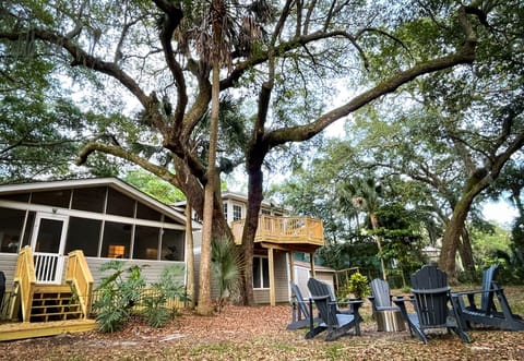 Beautiful backyard with plenty of trees and shade. Perfect for any season