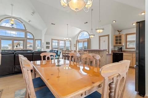 Dining Area (1) - Top Level