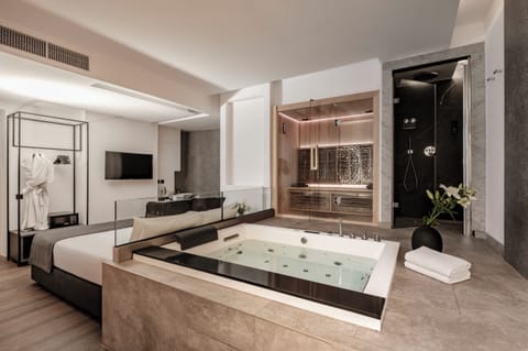 SPA Suite | Premium bedding, minibar, in-room safe, individually decorated