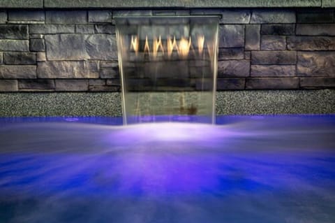 Indoor spa tub