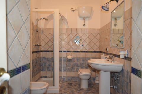 Triple Room, Terrace | Bathroom | Free toiletries, hair dryer, bidet, towels