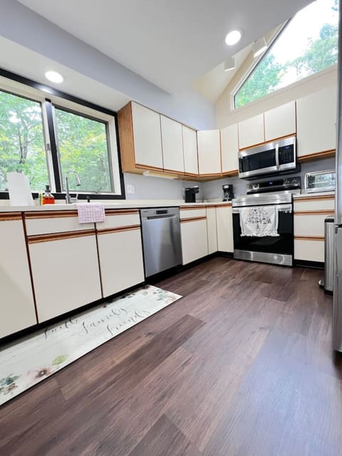 Main Floor - Dining Area