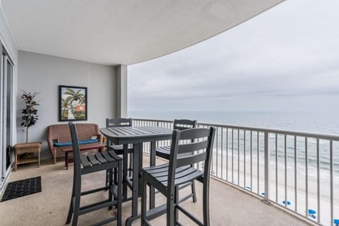 Island Royale 1004 Balcony Dining Table Seats 4