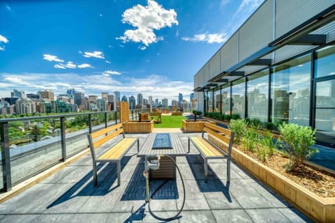 Shared rooftop patio (open seasonally) 