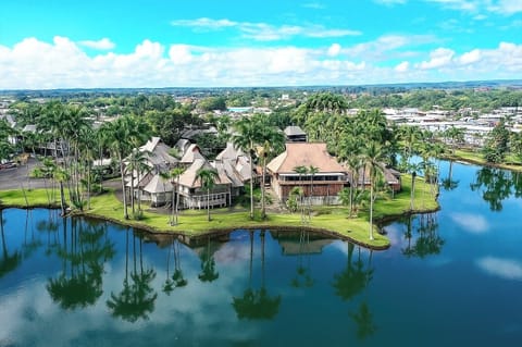 WaiaKea Villas
(Was a Sheraton resort, turned to a condominium complex)