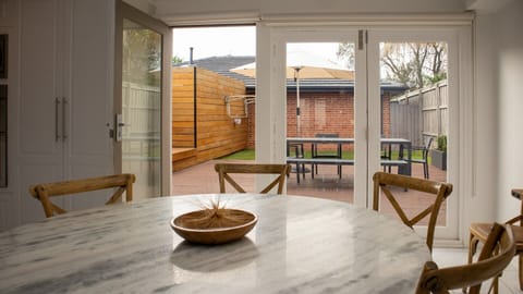 House, 3 Bedrooms | In-room dining