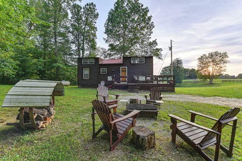 Annville Vacation Rental | 1BR | 1BA | 1,000 Sq Ft | Stairs Required