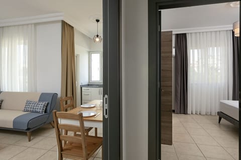 Standard Suite | 1 bedroom, free minibar, desk, laptop workspace