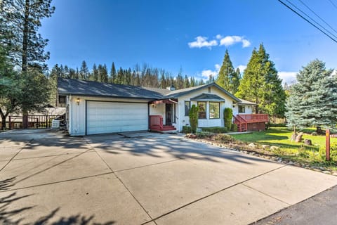 Groveland Vacation Rental | 3BR | 2BA | Stairs Required | 1,794 Sq Ft