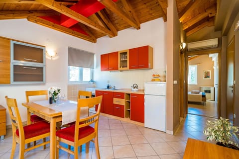 Private kitchen | Fridge, oven, stovetop, dishwasher