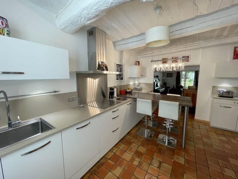 Lambesc Vacation Rentals - Kitchen - Serenity Rentals