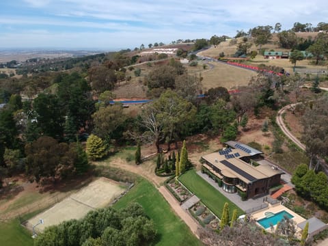 The Cutting Mount Panorama, race track action in a secluded oasis.