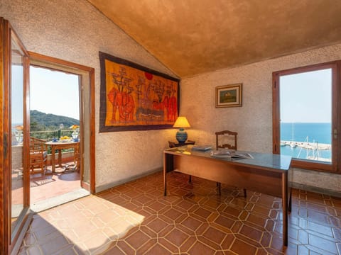 Building, Plant, Property, Window, Land Lot, Urban Design, Landscape, Neighbourhood, Grass, Leisure