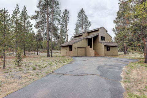 Welcome to 1 Shagbark! We hope we get to host you at this unforgettable Sunriver rental!