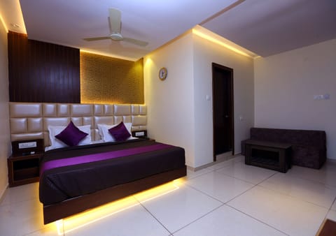 Suite | Desk, free WiFi, bed sheets