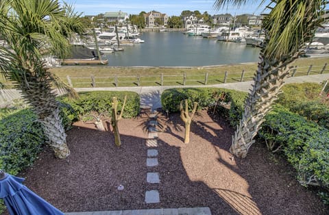 Welcome to Morgans Cove Drive, located on the Isle of Palms Marina!