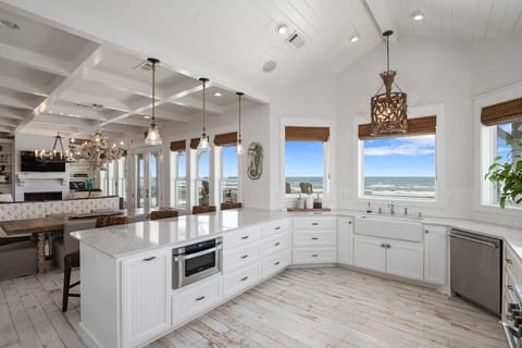 House, 4 Bedrooms | Private kitchen | Coffee/tea maker, fridge, toaster