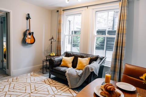 Living Room / Lounge