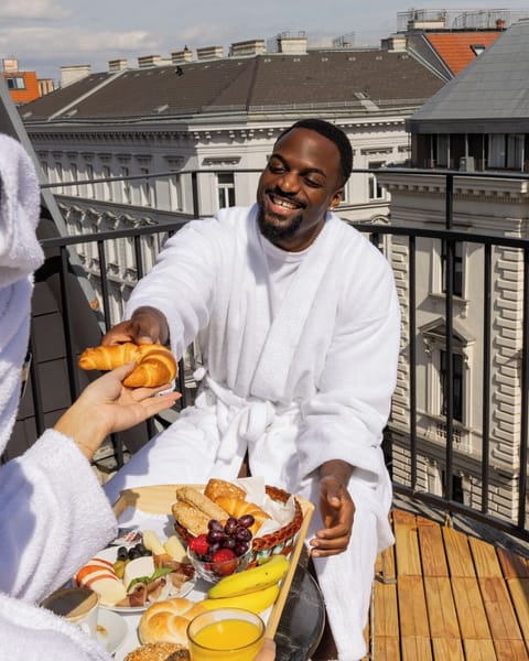 Daily buffet breakfast for a fee