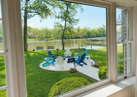 Waterfront views right from the living room! 