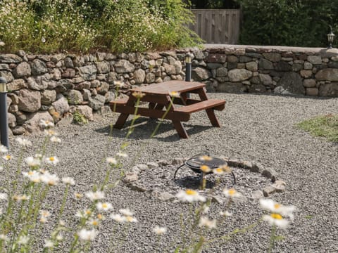 Cottage | Property grounds