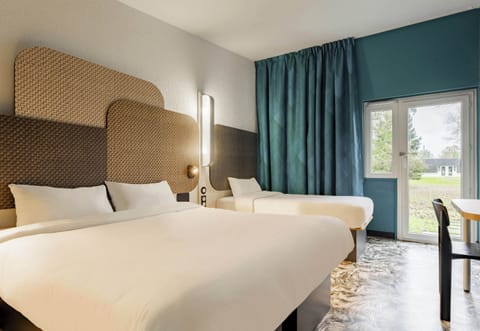 Triple Room, Non Smoking | Desk, laptop workspace, soundproofing, free WiFi