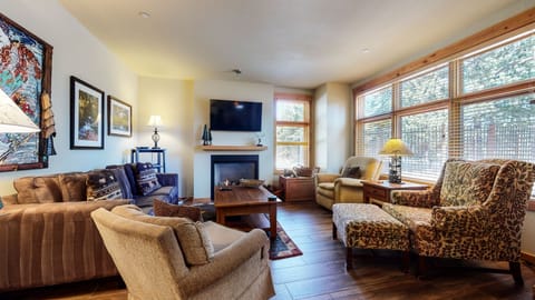 Living Room, Room, Indoors, Couch, Furniture